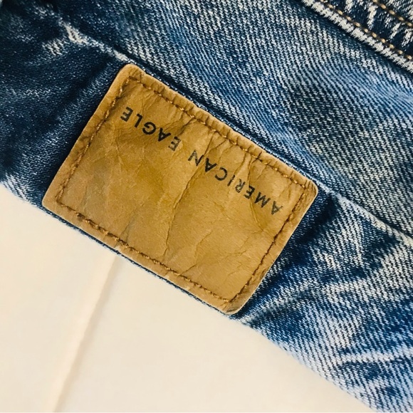 American Eagle Distressed curvy Mom Blue Jeans Women’s size 2 26 - Picture 3 of 8